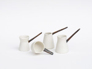 [Finjan (porcelain jug with handle] by Keiko Matsui